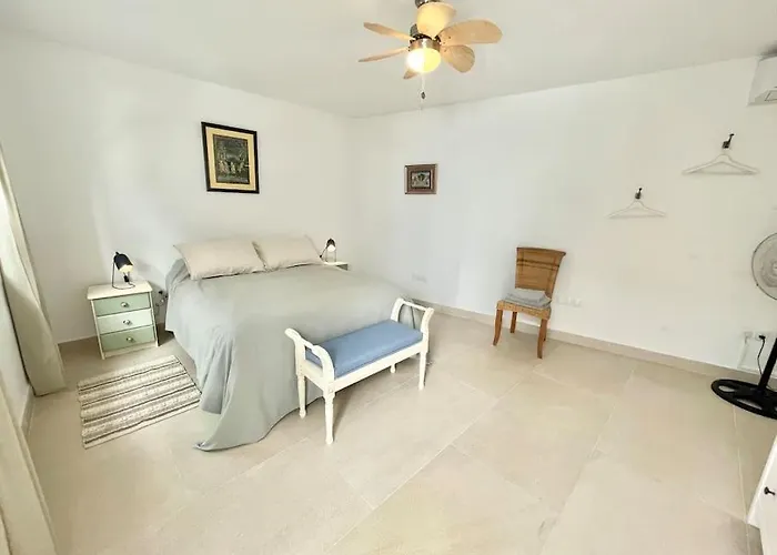 Stylish Beachside House 50 M From The Sea ! 度假居 埃斯特波纳