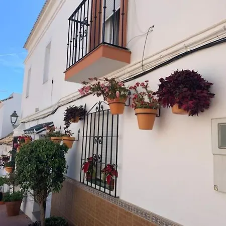Stylish Beachside House 50 M From The Sea ! Hébergement de vacances Estepona