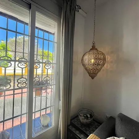 Stylish Beachside House 50 M From The Sea ! Hébergement de vacances Estepona