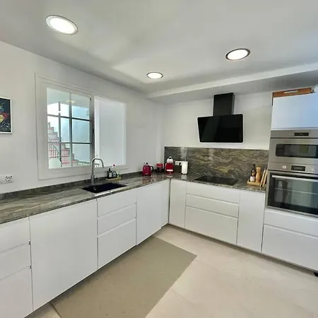 Stylish Beachside House 50 M From The Sea ! Сasa de vacaciones Estepona