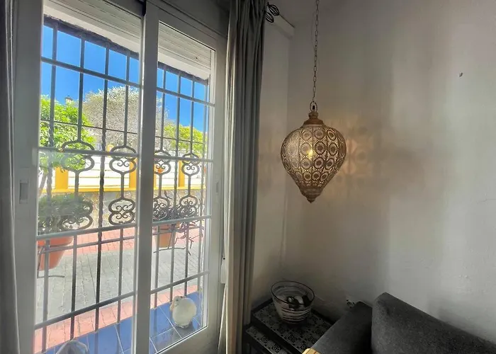 Stylish Beachside House 50 M From The Sea ! Hébergement de vacances Estepona
