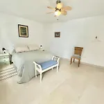 Stylish Beachside House 50 M From The Sea ! Hébergement de vacances Estepona